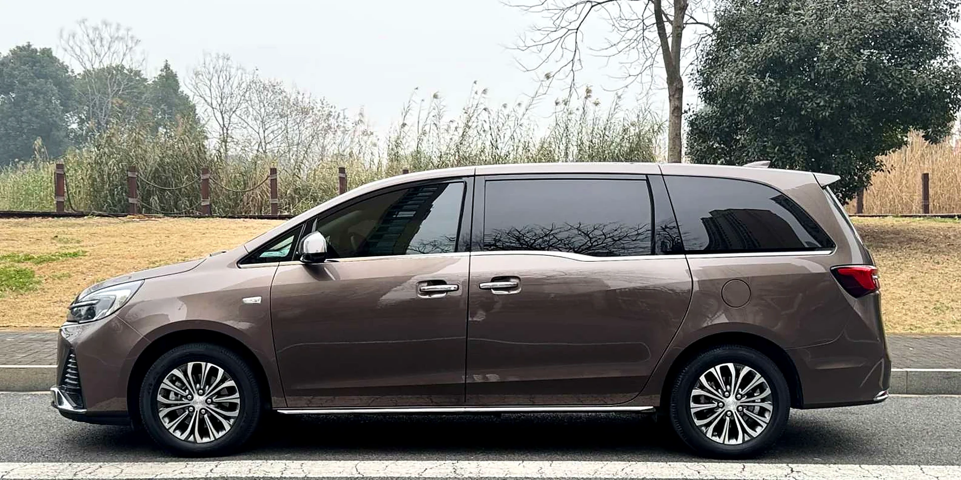 Guangzhou Private Luxury Car Tour: English or Spanish