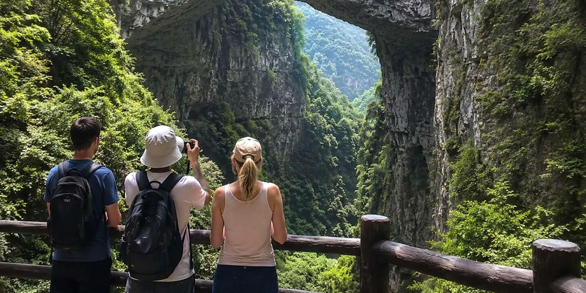 Chongqing: Wulong Fairy Mountain Day Tour (Includes Guide)